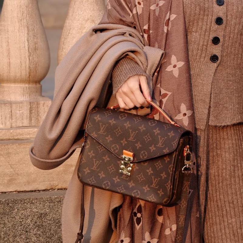 大熱款🔥99新🈶購證😍Lv老花郵差包單肩斜挎包-5