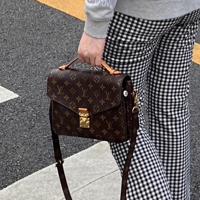 大熱款🔥99新🈶購證😍Lv老花郵差包單肩斜挎包-7