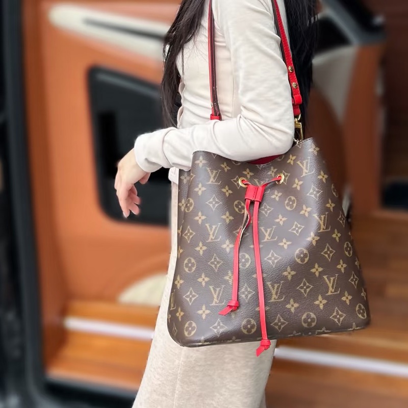 實用百搭神包😍99新🆕Lv路易威登老花NeoNoe紅色水桶包單肩斜挎包-3