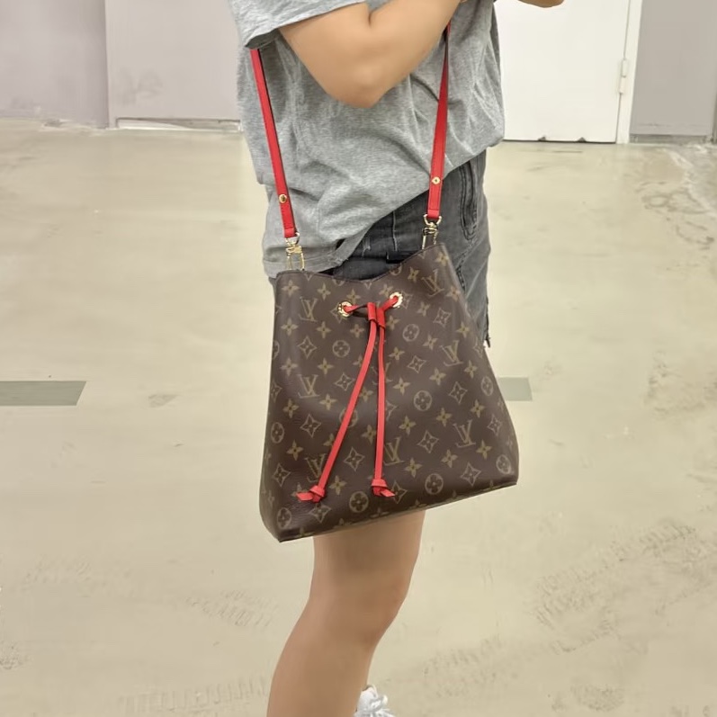 實用百搭神包😍99新🆕Lv路易威登老花NeoNoe紅色水桶包單肩斜挎包-5