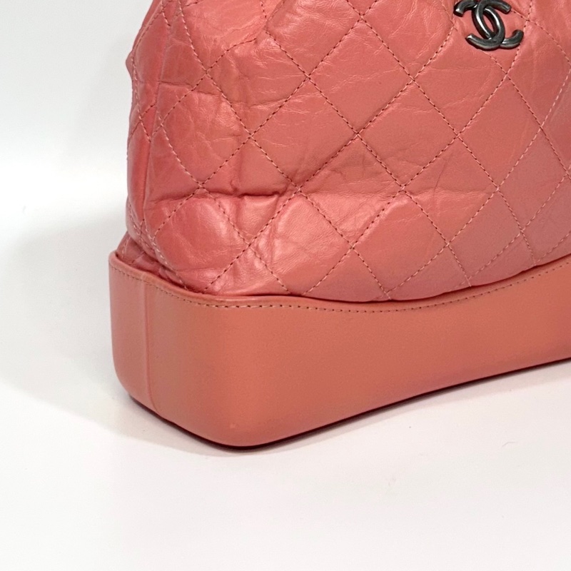 香奈兒Gabrielle CHANEL粉橘牛皮仿舊銀釦束口後背包A94485-13