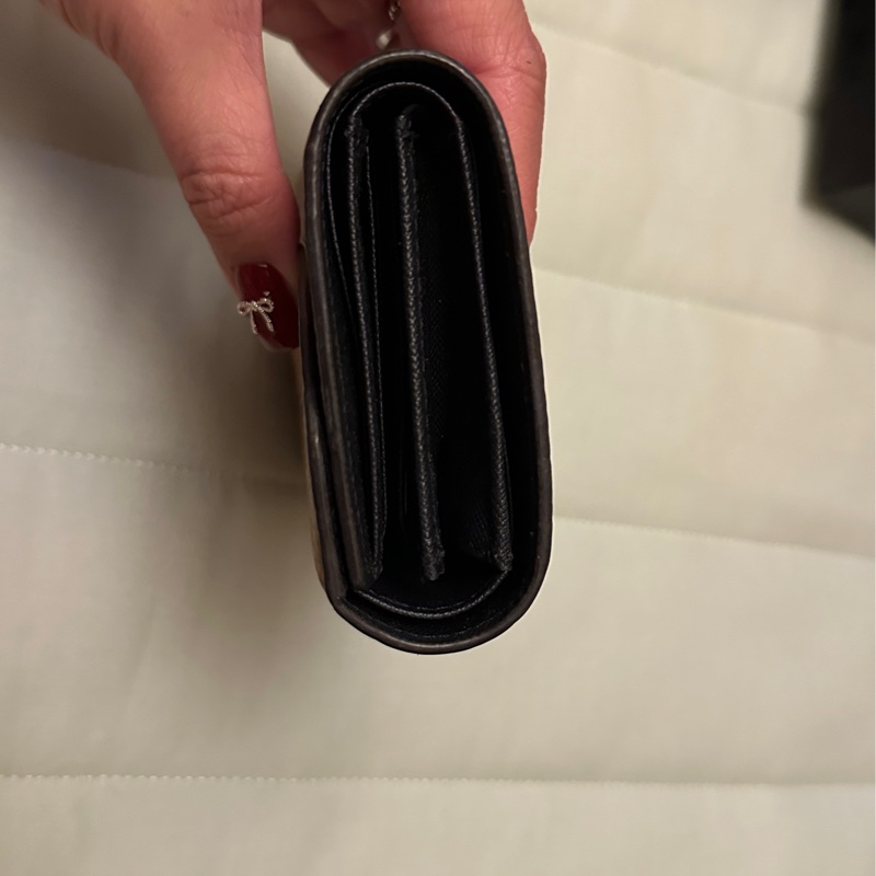 mcm牛皮防刮內層三摺短夾 九成新-1