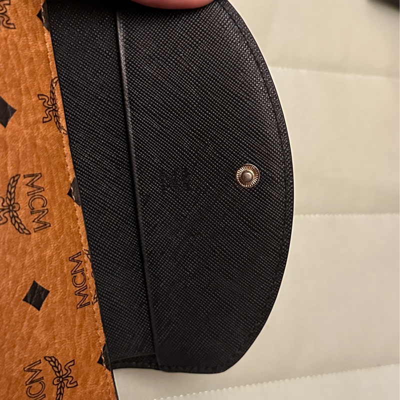 mcm牛皮防刮內層三摺短夾 九成新-4