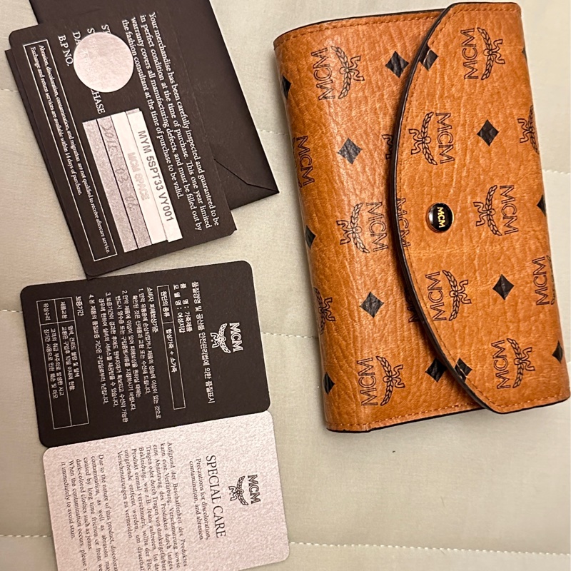 mcm牛皮防刮內層三摺短夾 九成新-7