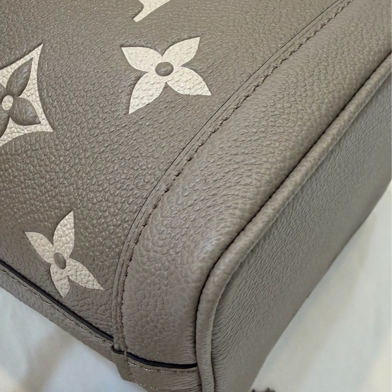 L V斑鳩灰水桶包 m45261-5