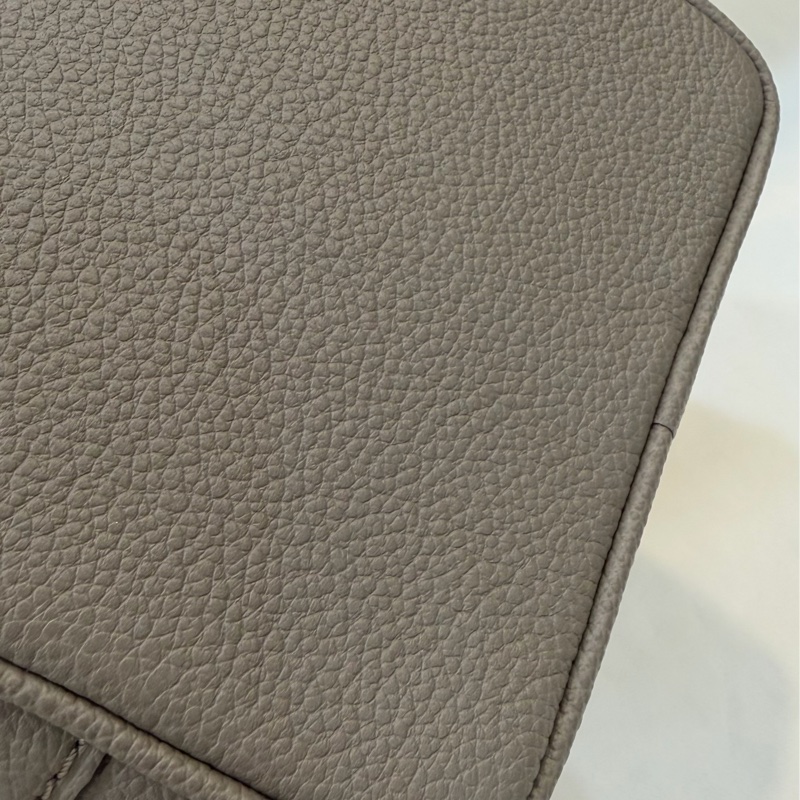 L V斑鳩灰水桶包 m45261-6