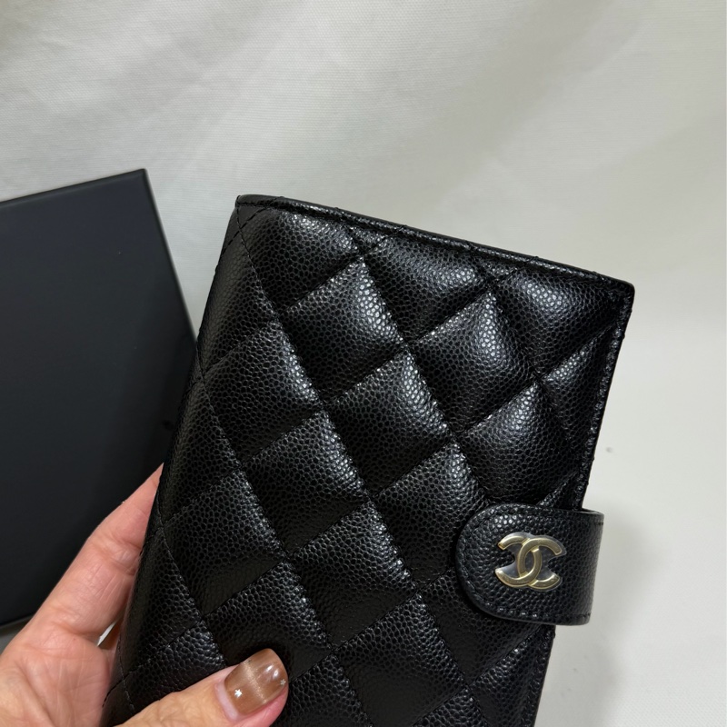 Chanel 新款護照中夾 黑金-0
