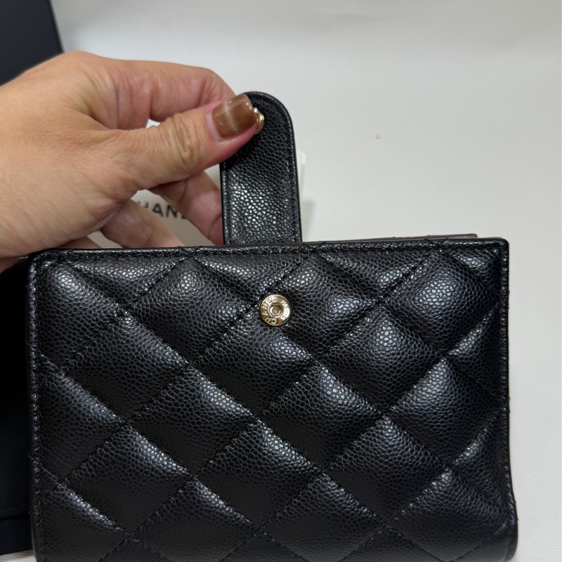 Chanel 新款護照中夾 黑金-5