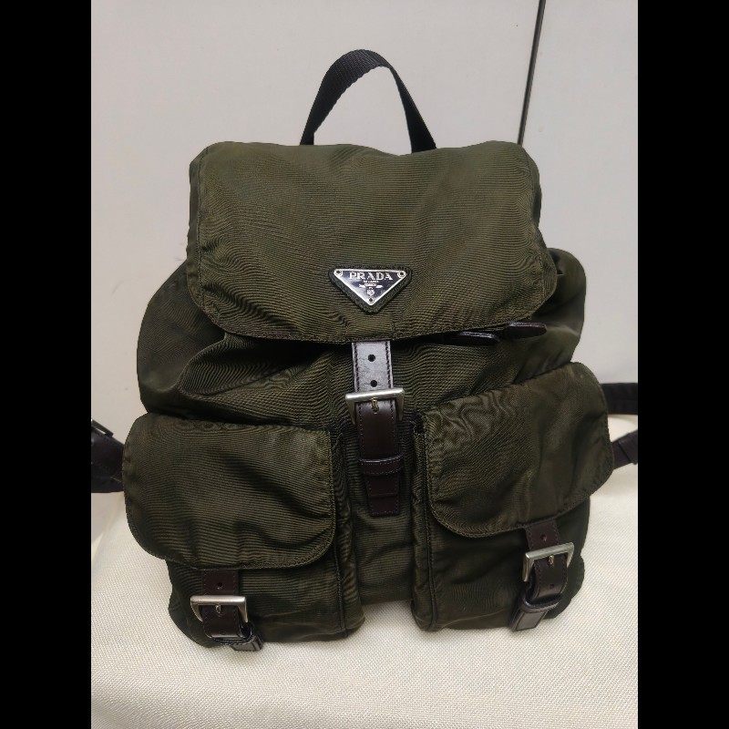 🔥年終狂降🔥【限時降價只到12/31（原16,800）】【8成新】㊣✨PRADA✨普拉達 綠色 帆布 皮革 口袋 中型 後背包 /二手包/二手精品🌳二手樹屋🌳-1