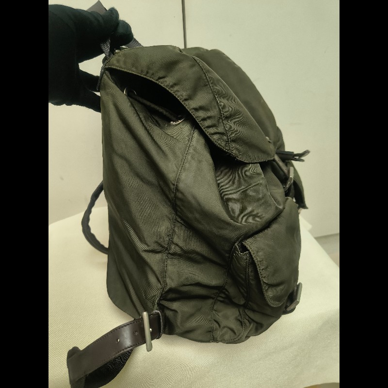 🔥年終狂降🔥【限時降價只到12/31（原16,800）】【8成新】㊣✨PRADA✨普拉達 綠色 帆布 皮革 口袋 中型 後背包 /二手包/二手精品🌳二手樹屋🌳-4
