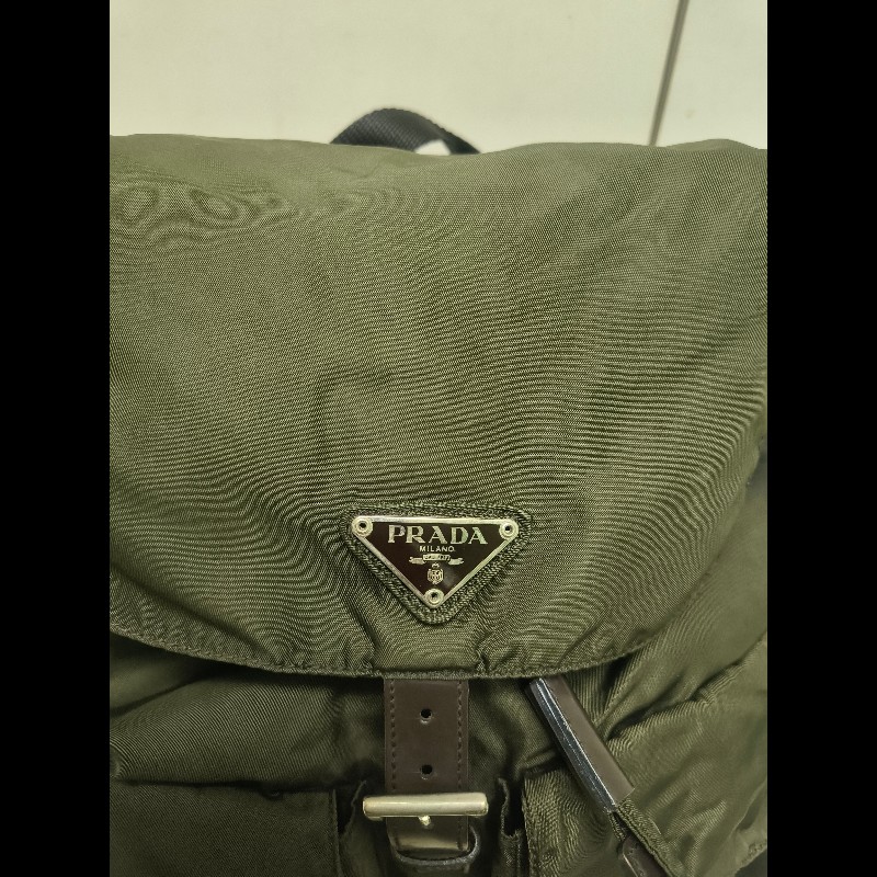 🔥年終狂降🔥【限時降價只到12/31（原16,800）】【8成新】㊣✨PRADA✨普拉達 綠色 帆布 皮革 口袋 中型 後背包 /二手包/二手精品🌳二手樹屋🌳-12
