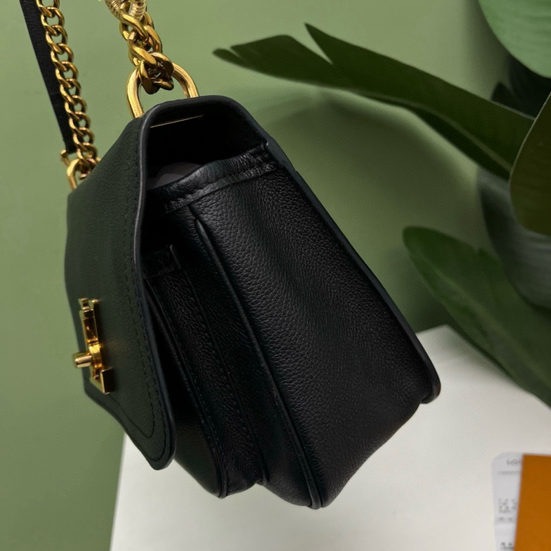 LV lockme chain黑金鍊條包-4