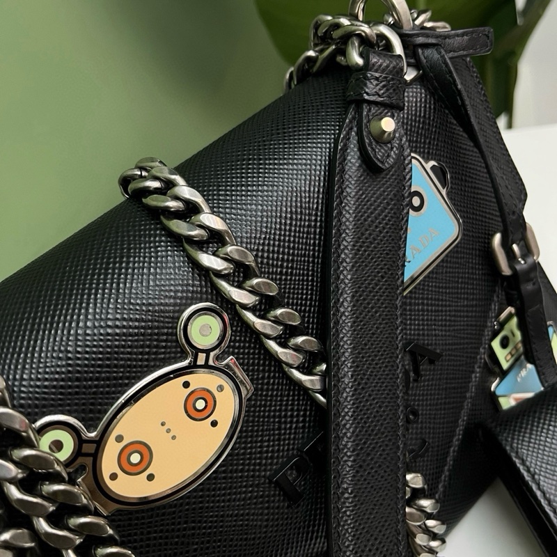 Prada機器人鏈條包-6