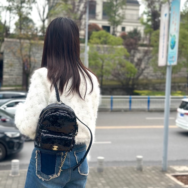 ෆ Chanel 黑金黑天鵝亮片小書包 🎒後背🖤-5