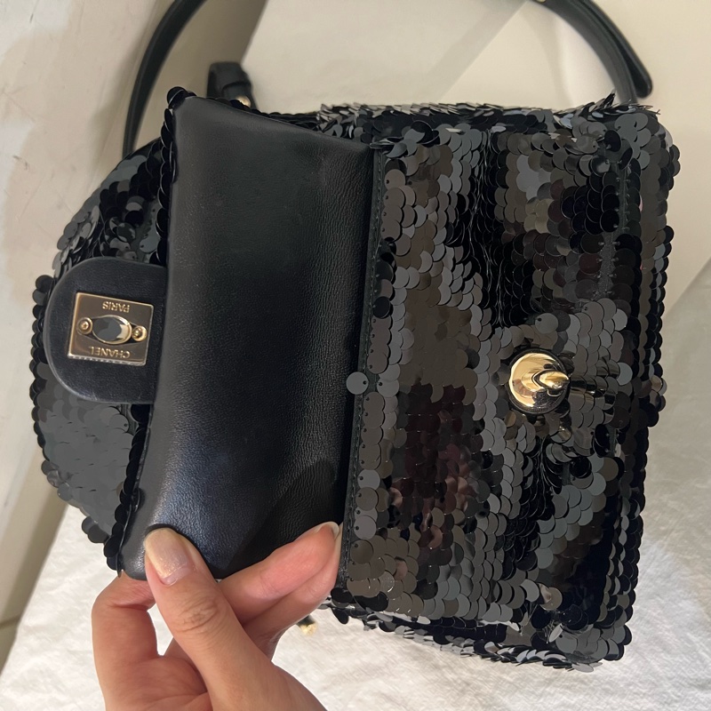 ෆ Chanel 黑金黑天鵝亮片小書包 🎒後背🖤-15