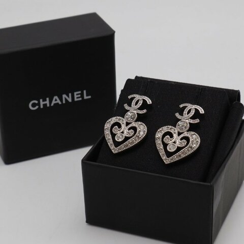 CHANEL 23K滿鑽愛心雕花耳環