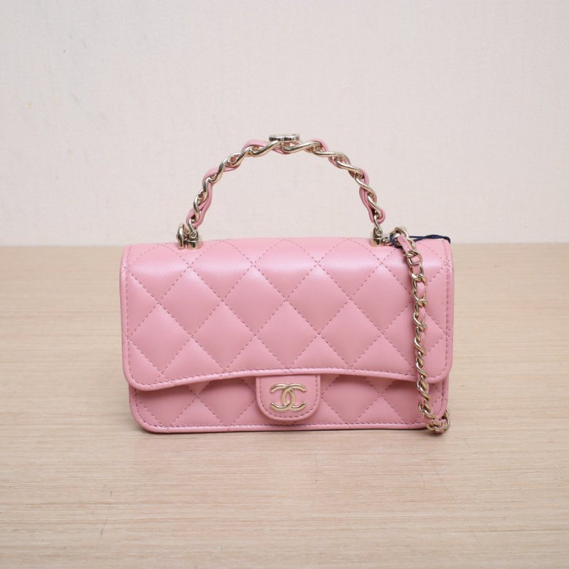 CHANEL 粉色羊皮鐳射標淺金扣23K皮穿鏈手柄woc17肩背包-1