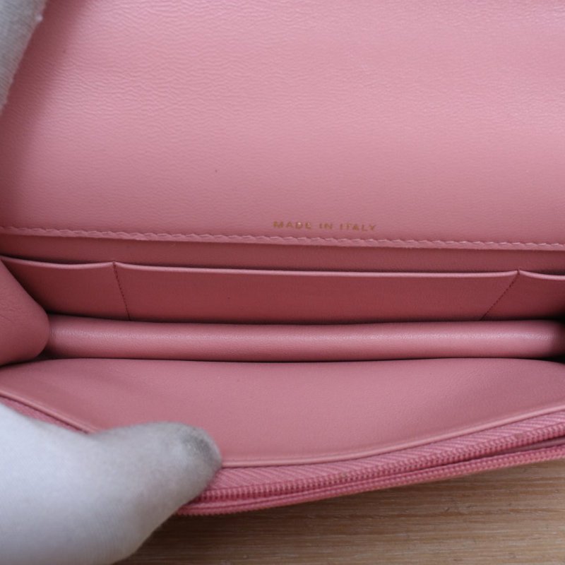 CHANEL 粉色羊皮鐳射標淺金扣23K皮穿鏈手柄woc17肩背包-4