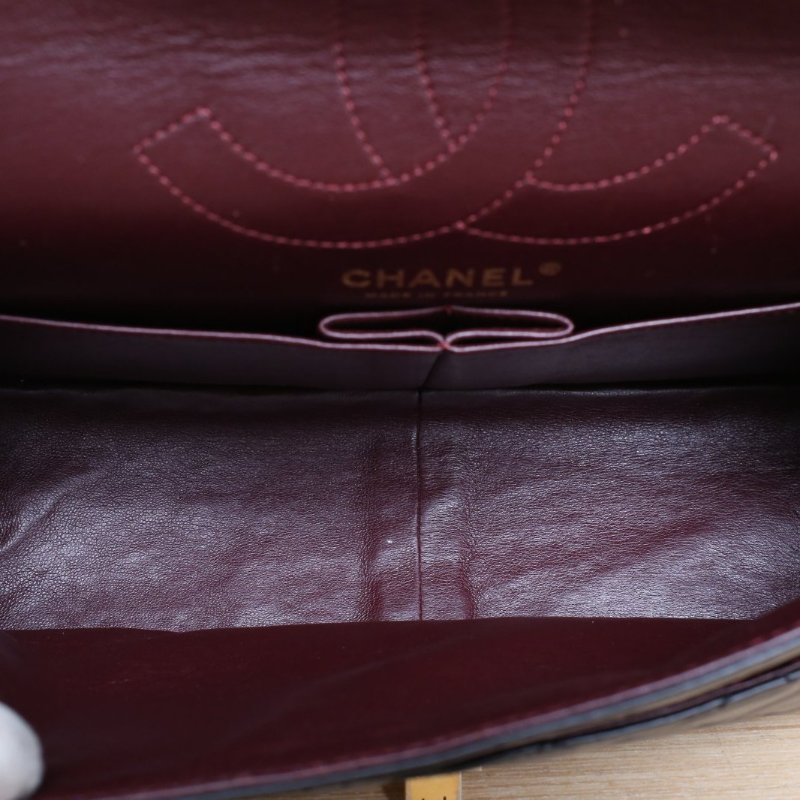 CHANEL 2.55口蓋包大號28黑色牛皮15開金扣肩背包-4