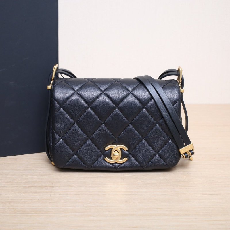 CHANEL 黑色羊皮晶片開金扣23BCF季節款口蓋包雙皮帶扣鏈條包肩背包-0