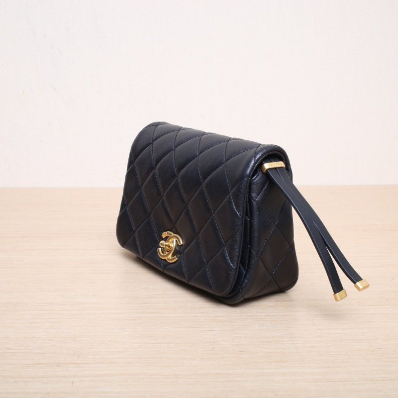 CHANEL 黑色羊皮晶片開金扣23BCF季節款口蓋包雙皮帶扣鏈條包肩背包-4