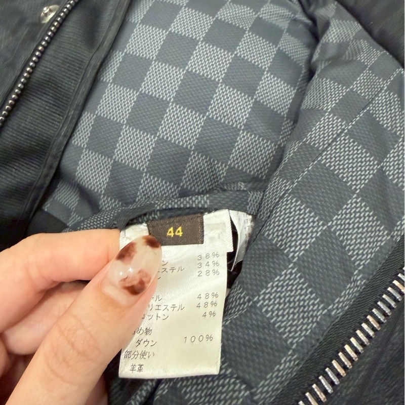 LV黑色棋盤格外套-3