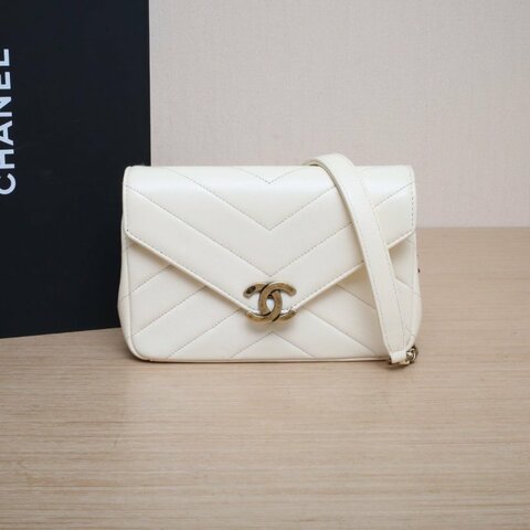 CHANEL 白色羊皮22開金扣CF季節款口蓋包大miniV紋二合一信封包肩背包