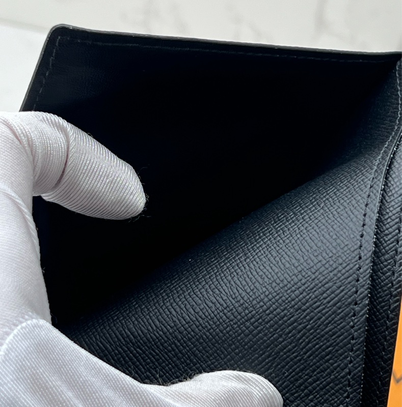 💗香緹國際精品💗 667 LV 黑老花短夾-8