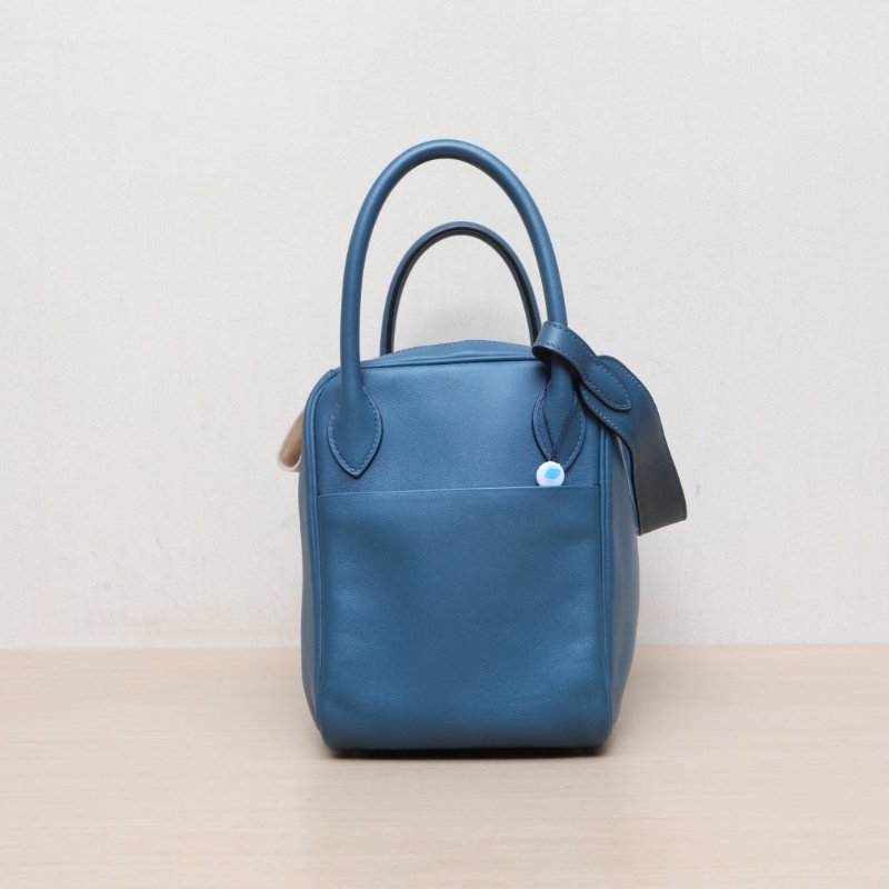 HERMES Lindy301P鴨子藍Swift皮T刻銀扣肩背包-4