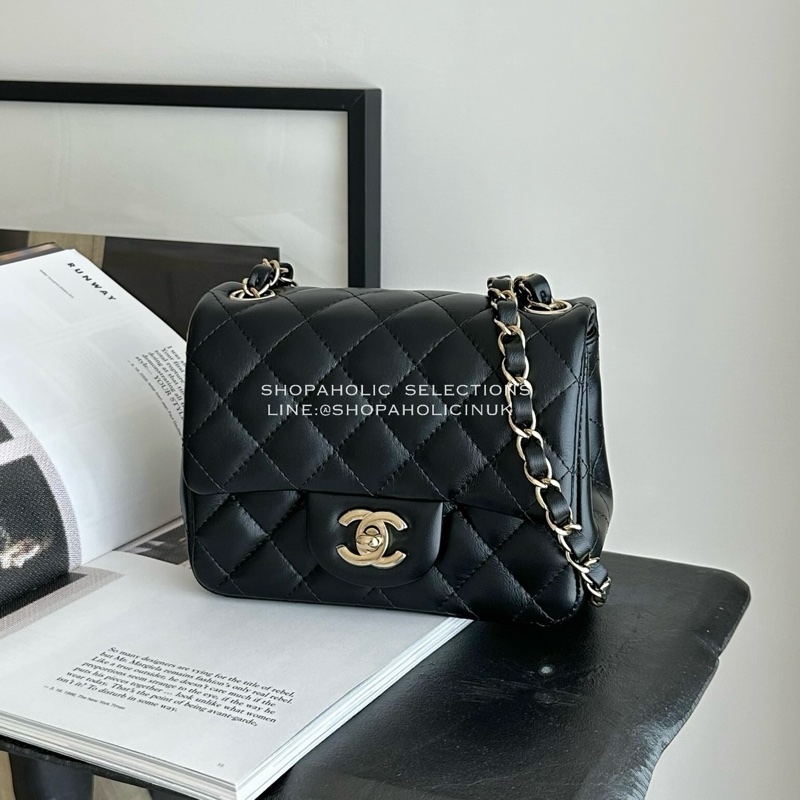 Chanel經典款方胖黑色羊皮淡金釦A35200-4