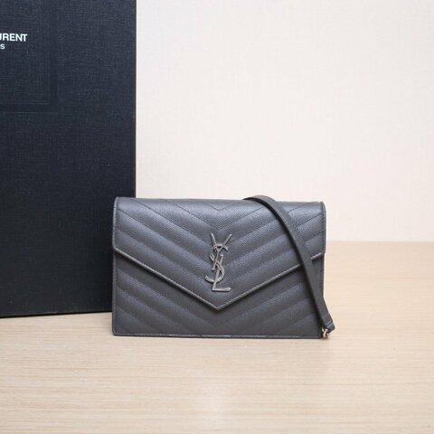 SAINT LAURENT CASSANDRA信封腋下包Woc19V紋灰色牛皮銀扣肩背包