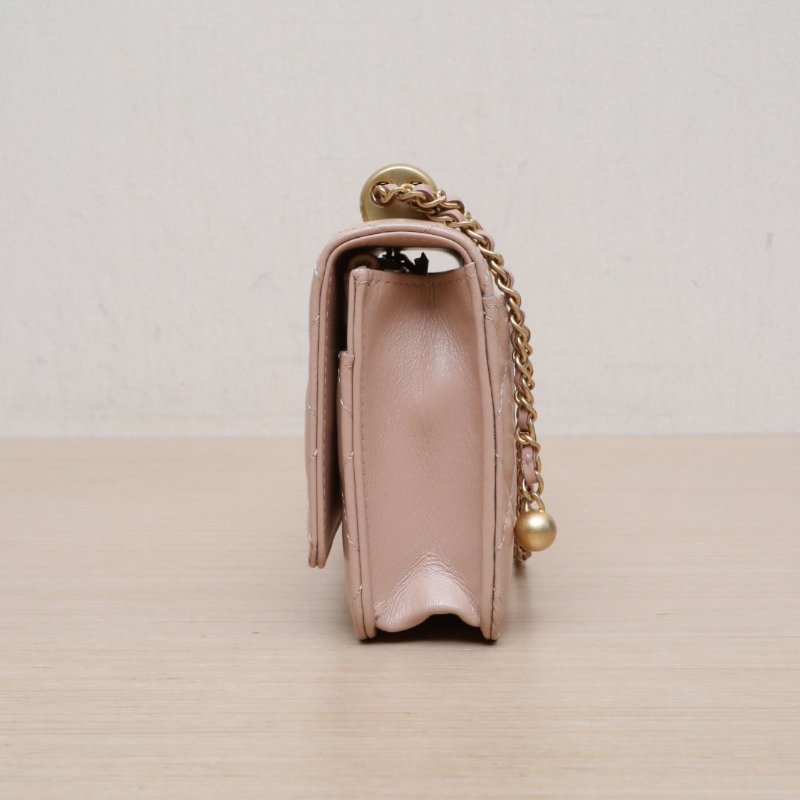 CHANEL 21KCFWOC19牛皮晶片開裸粉色金扣雙金珠皮穿鏈肩背包-3