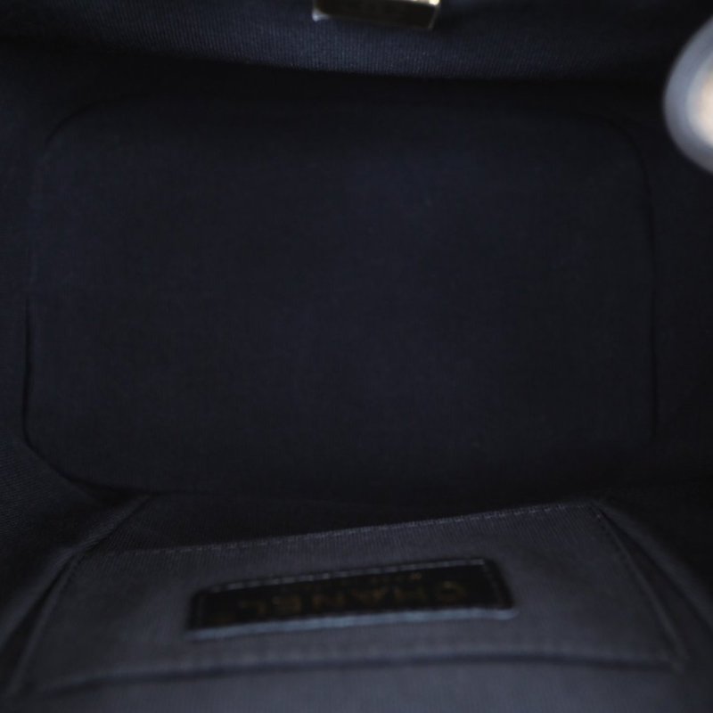 CHANEL Duma抽繩口蓋雙肩包單口袋小號18黑色牛皮晶片開金扣肩背包-3