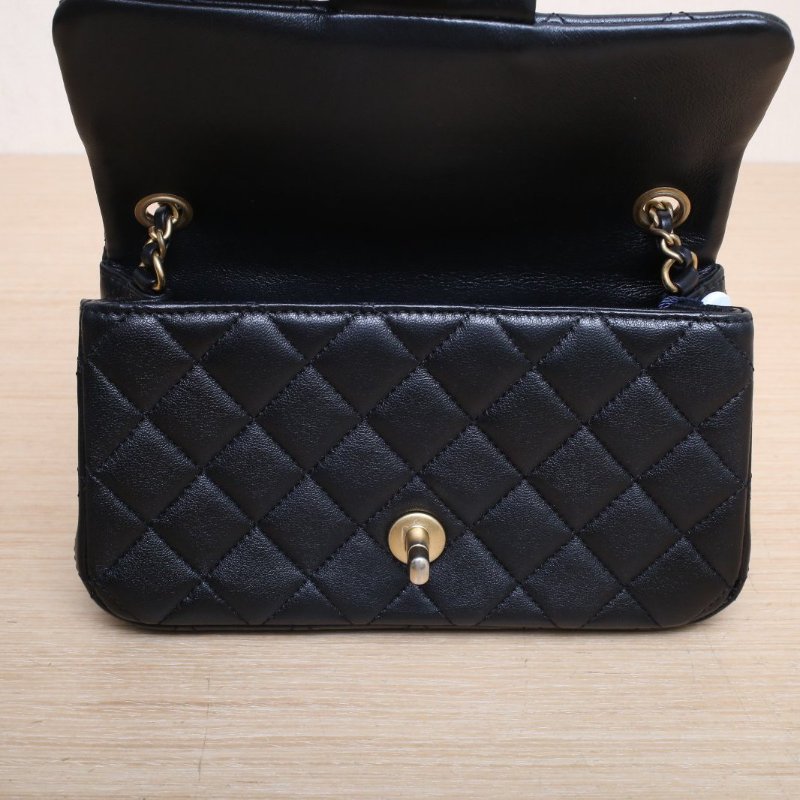 CHANEL CF口蓋包新款硬底大Mini20黑色羊皮晶片開金扣金球調節扣肩帶肩背包-2