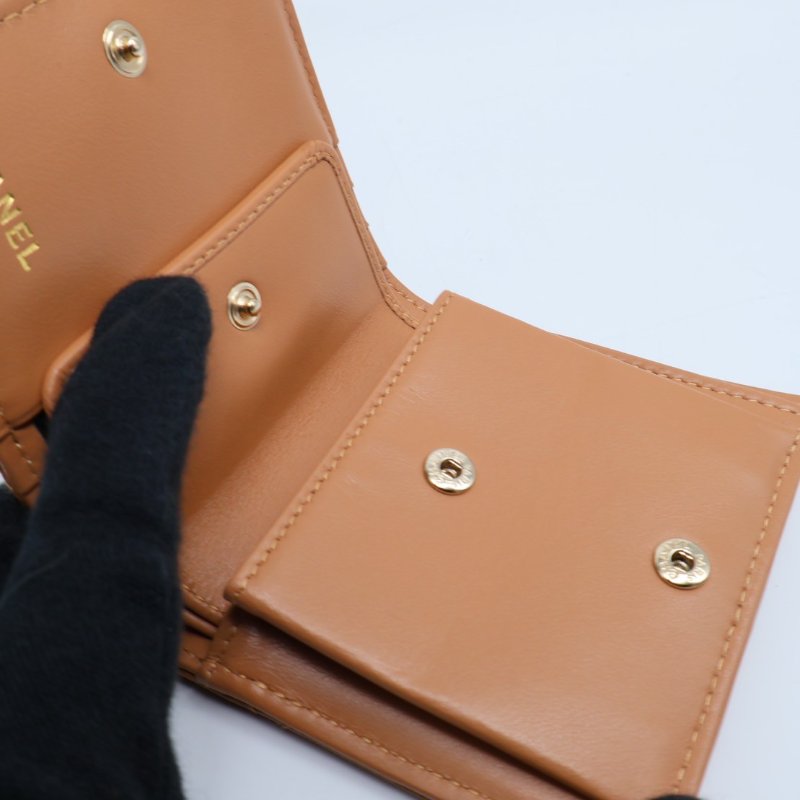 CHANEL 雙折粒面牛皮短夾 - 焦糖金-3