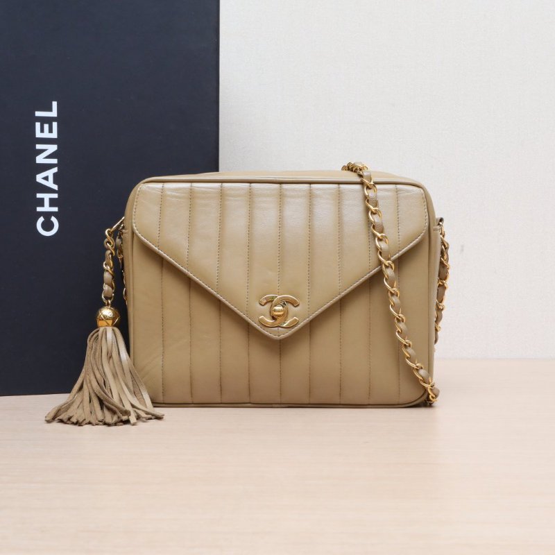 CHANEL 中古米金麂皮流蘇相機包米駝色羊皮3開金扣肩背包-0