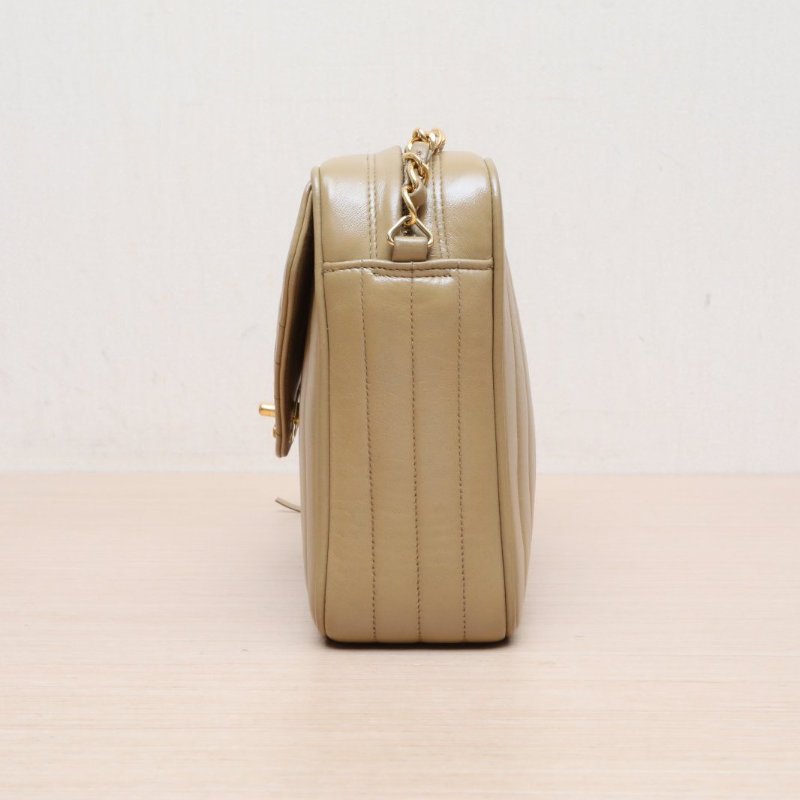 CHANEL 中古米金麂皮流蘇相機包米駝色羊皮3開金扣肩背包-4