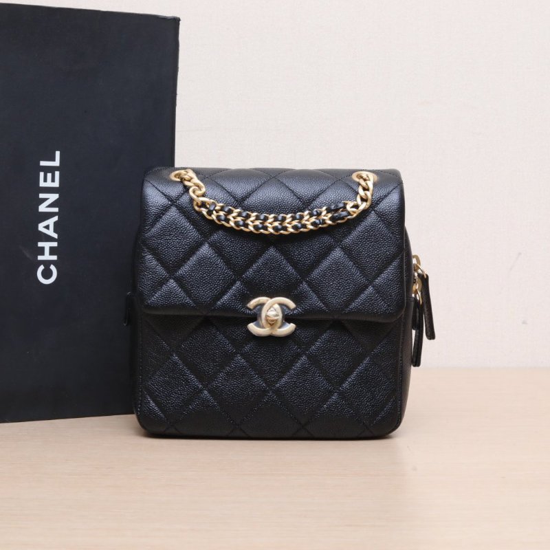 CHANEL 22P菱格紋復古口蓋拉鏈雙肩包黑色荔枝牛皮晶片開金扣肩背包-0