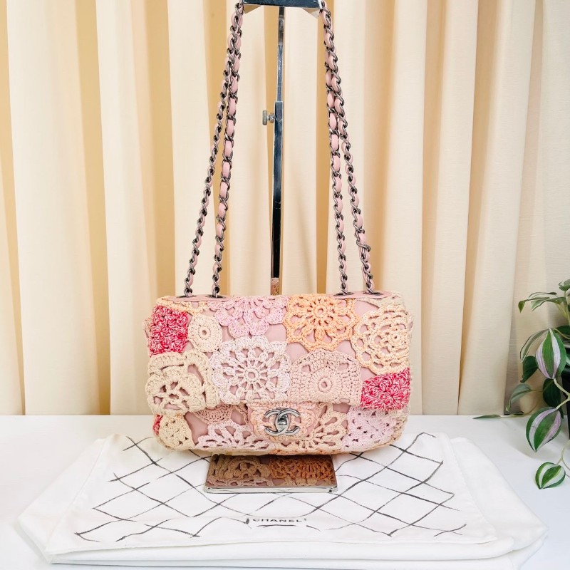 Chane CF中號 限量款蕾絲款 粉色小牛皮搭配彩色鉤花-0