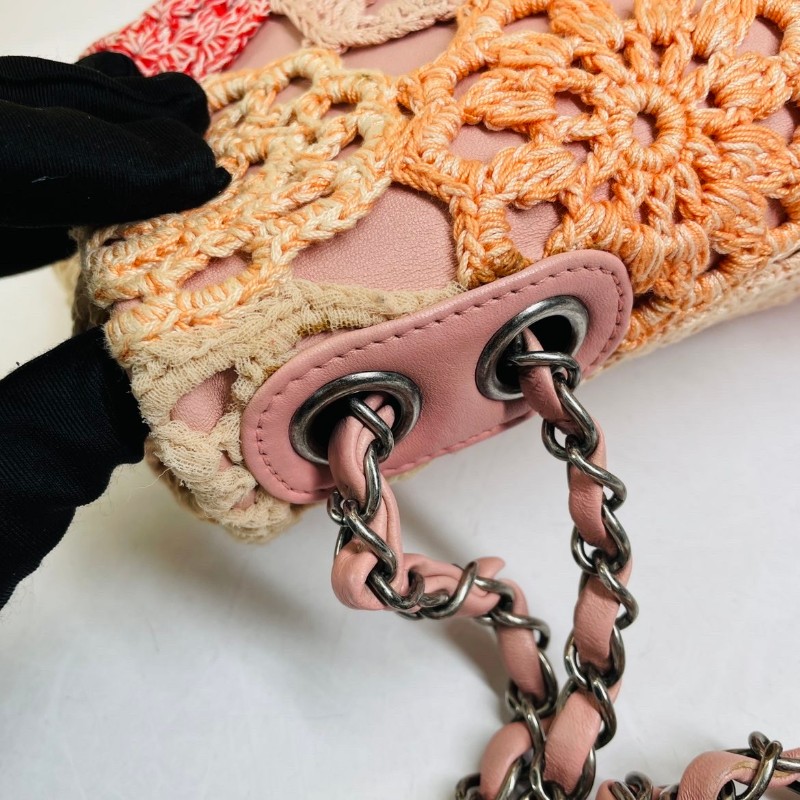 Chane CF中號 限量款蕾絲款 粉色小牛皮搭配彩色鉤花-17