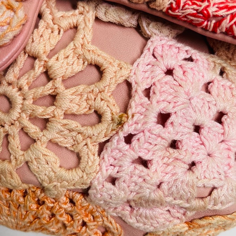 Chane CF中號 限量款蕾絲款 粉色小牛皮搭配彩色鉤花-24