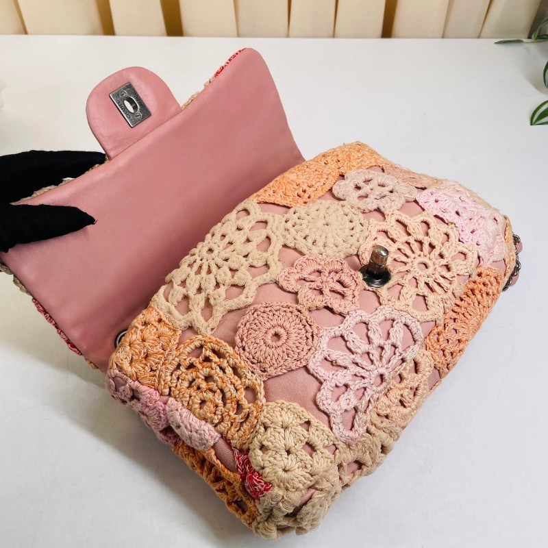 Chane CF中號 限量款蕾絲款 粉色小牛皮搭配彩色鉤花-25