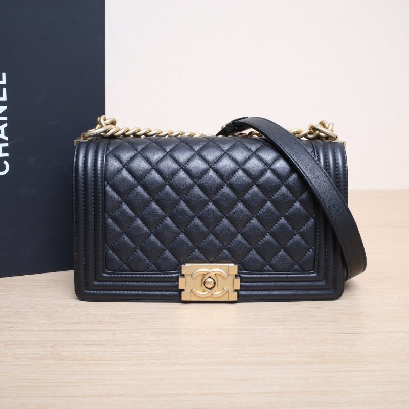 CHANEL Leboy中號25黑色羊皮28開金扣菱格紋肩背包-0