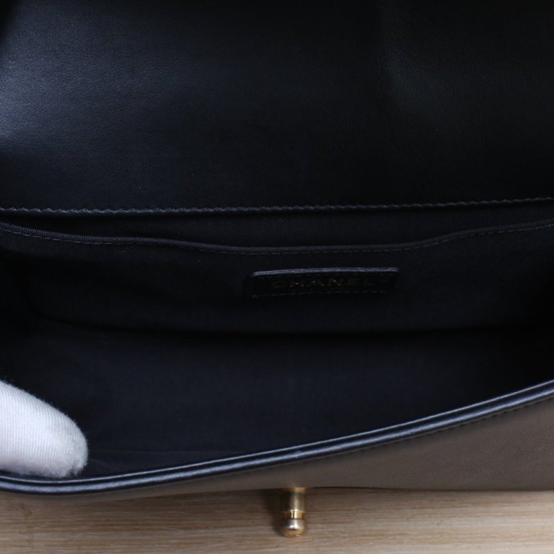 CHANEL Leboy中號25黑色羊皮28開金扣菱格紋肩背包-3