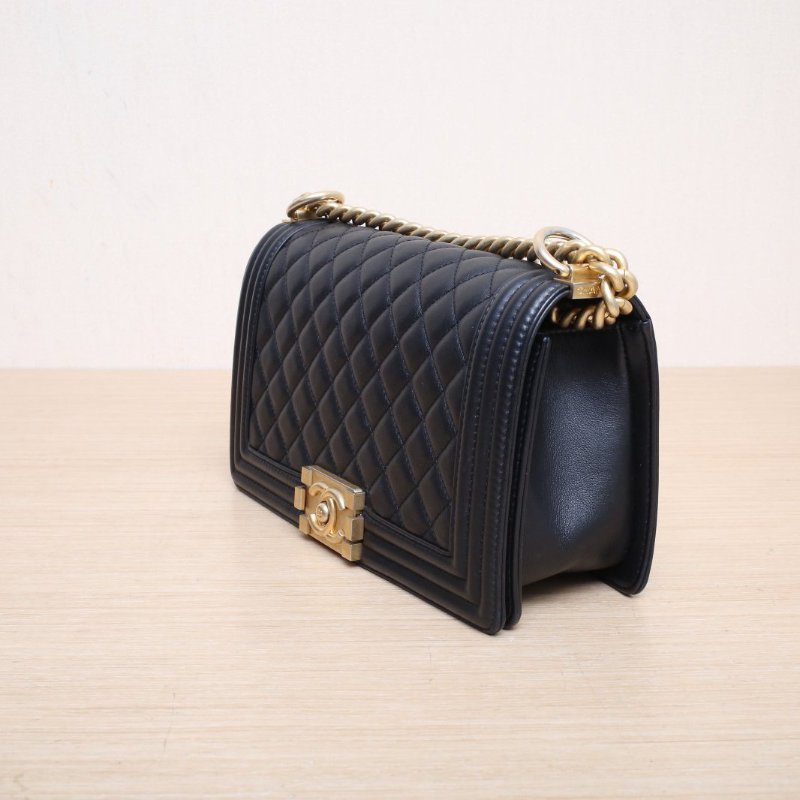 CHANEL Leboy中號25黑色羊皮28開金扣菱格紋肩背包-4