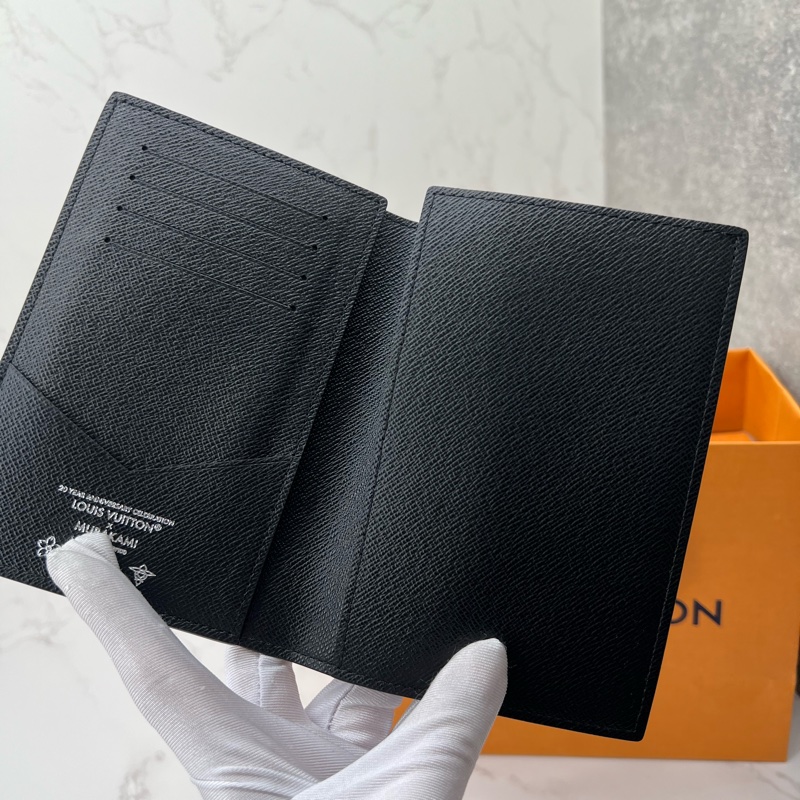 💗香緹國際精品💗 680 LV 村上隆 護照夾 極新 盒裝完整-3