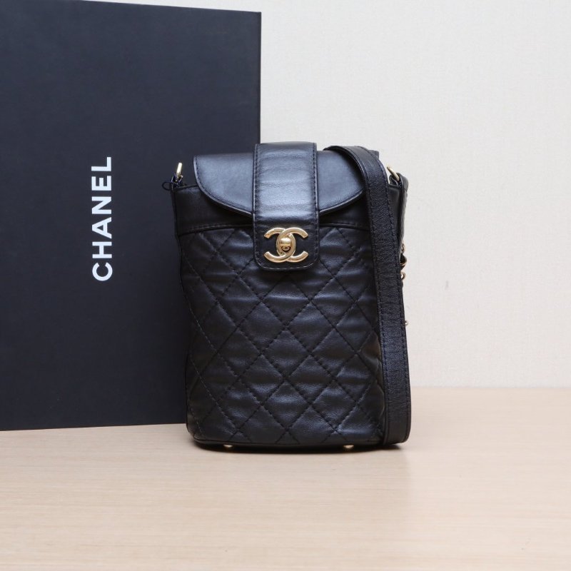 CHANEL 黑色羊皮26開金扣薯條包水桶包單肩斜挎包肩背包-0