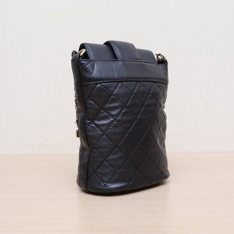 CHANEL 黑色羊皮26開金扣薯條包水桶包單肩斜挎包肩背包-4