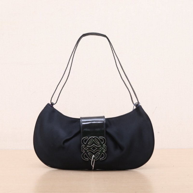 LOEWE 黑色緞面琺瑯扣中古腋下黑銀浮雕LOGO月亮包肩背包-1