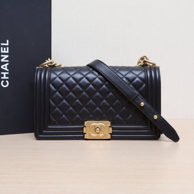 CHANEL Leboy中號25黑色牛皮24開金扣菱格紋肩背包-0